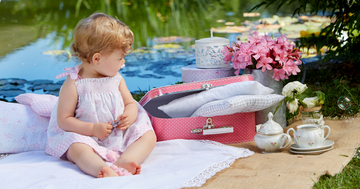 the perfect suitcase to travelling whit a baby