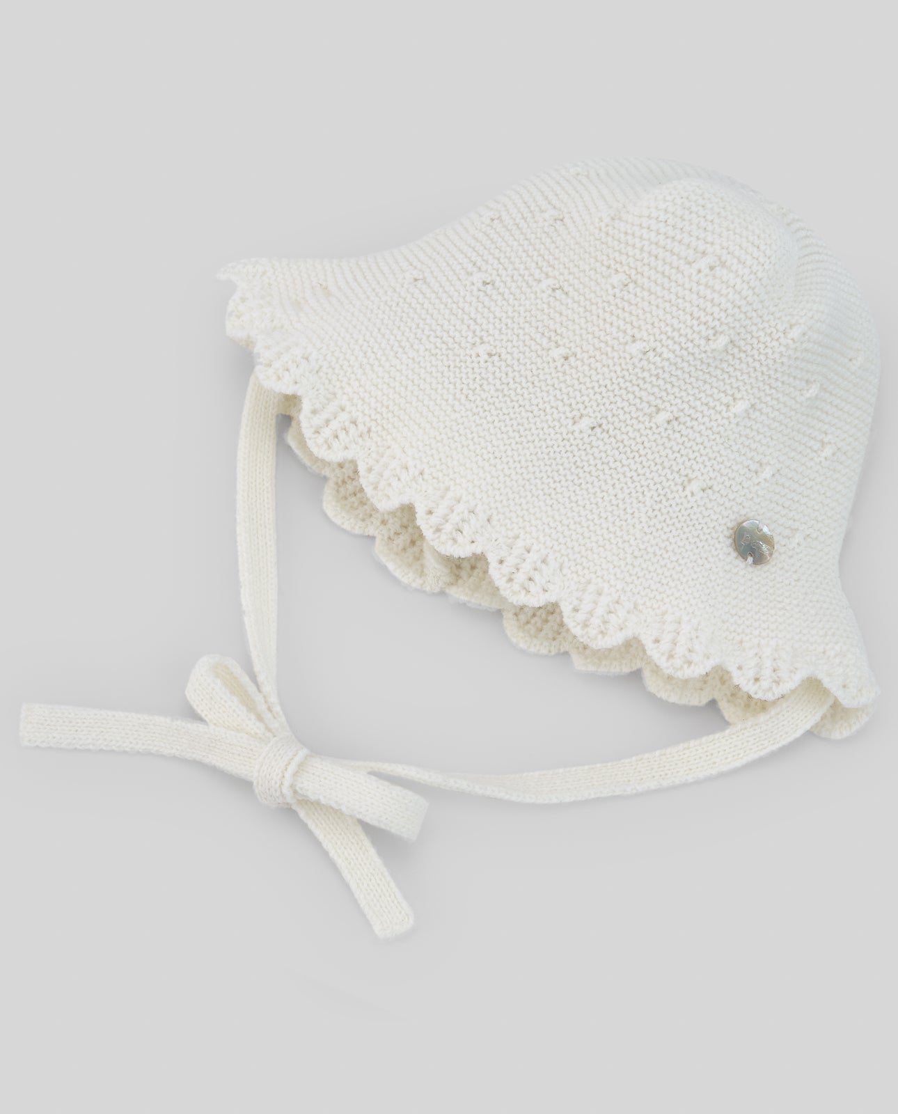 Girl hat "ERIZOS"