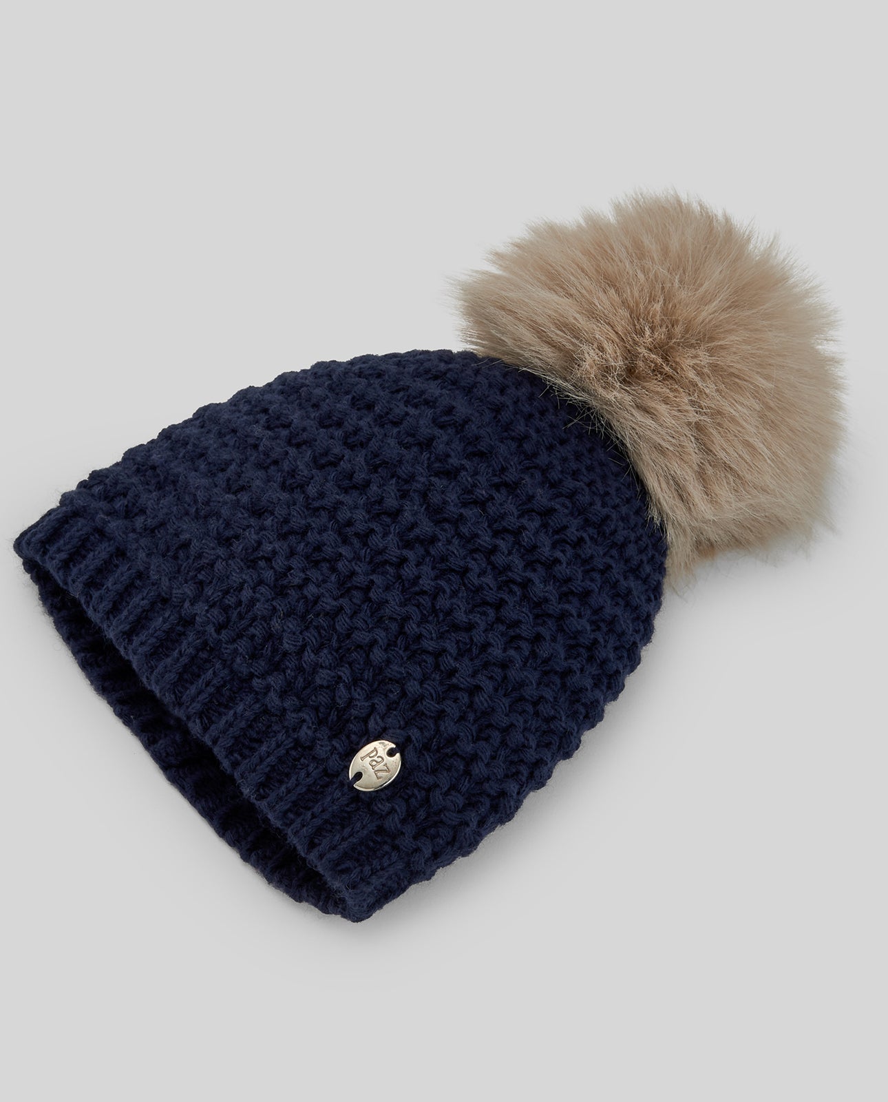 Hat with pompom "ESENCIAL"