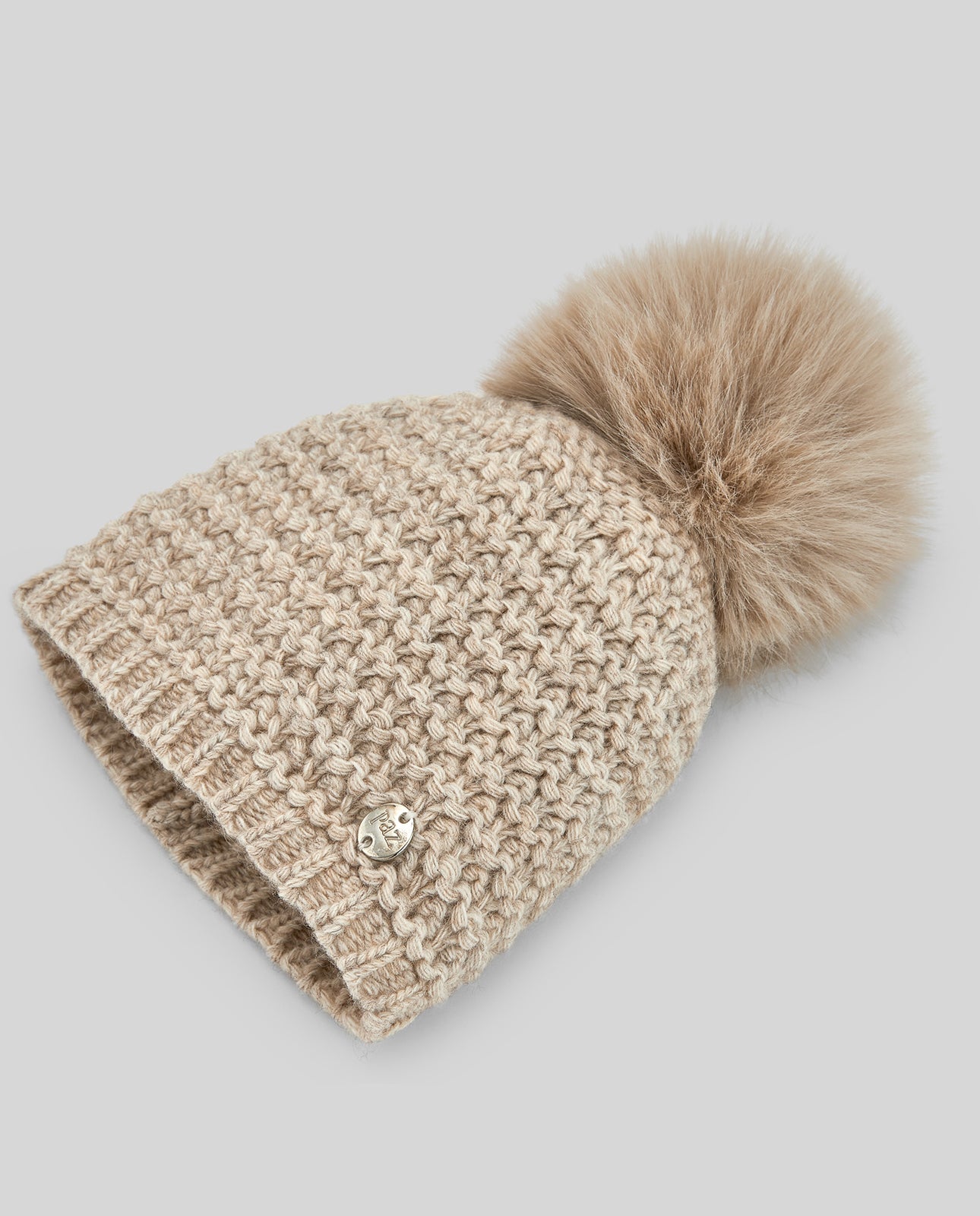 Hat with pompom "ESENCIAL"