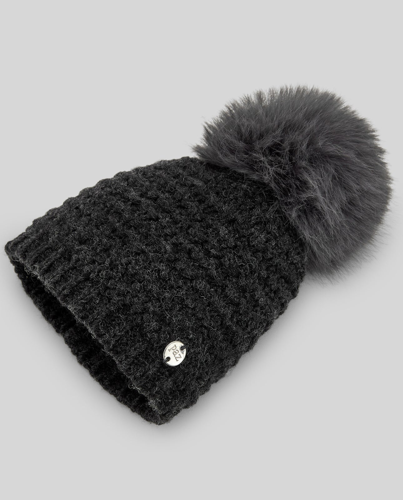 Hat with pompom "ESENCIAL"