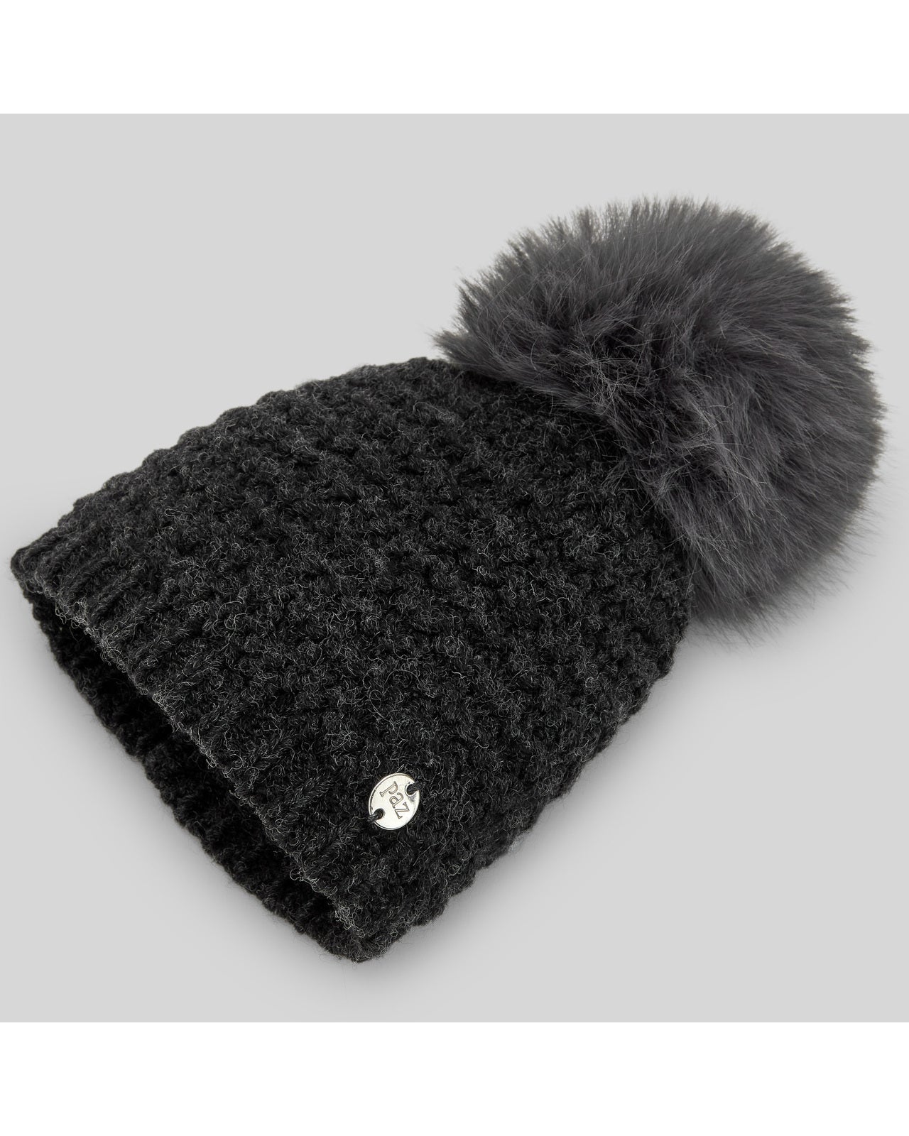 Hat with pompom "ESENCIAL"