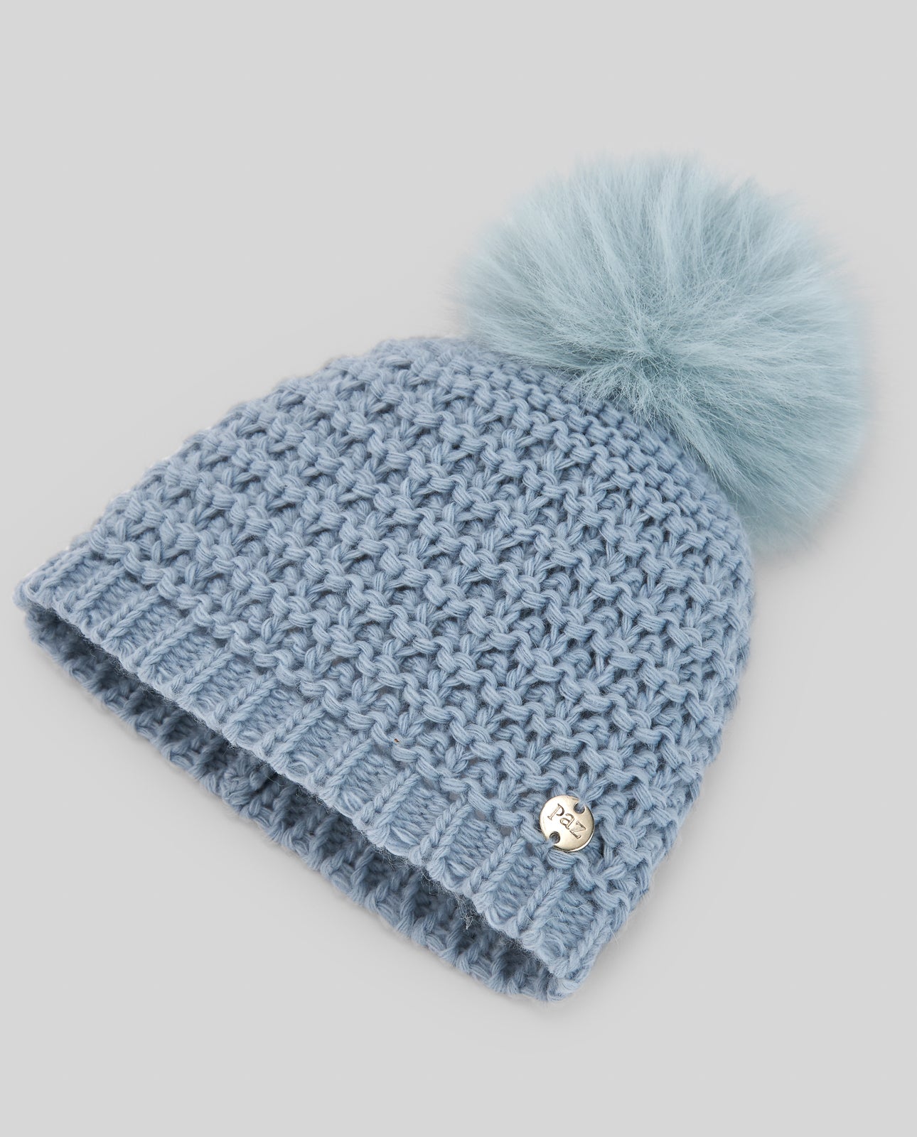 Hat with pompom "ESENCIAL"