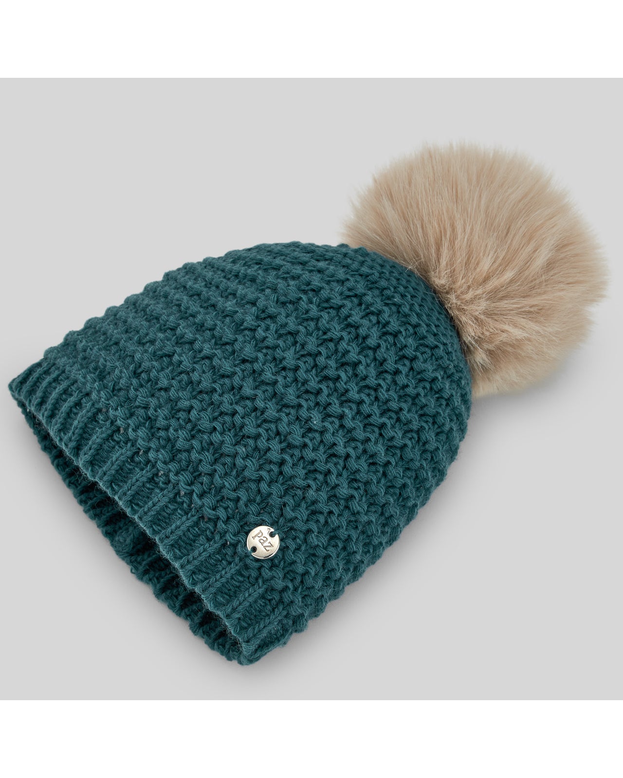 Hat with pompom "ESENCIAL"